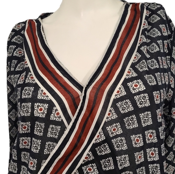 HippIe Laundry Surplice Blouse size Large - Picture 4 of 8